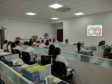 风险久久久久久亚洲精品影院