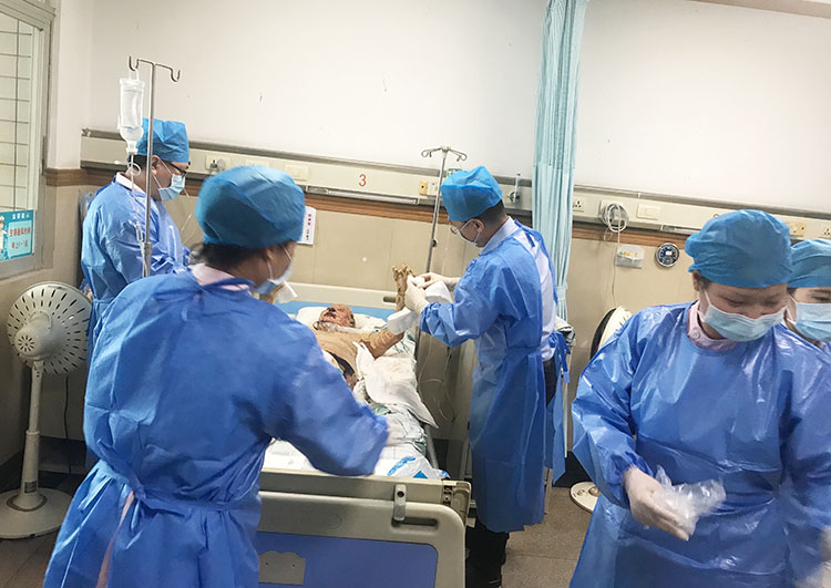 风险久久久久久亚洲精品影院