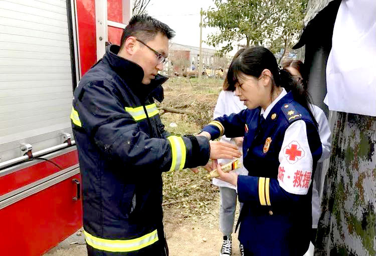 风险久久久久久亚洲精品影院