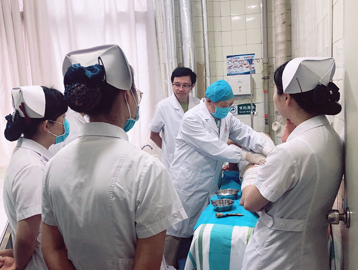 风险久久久久久亚洲精品影院