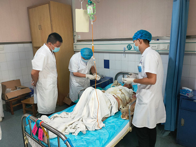 风险久久久久久亚洲精品影院