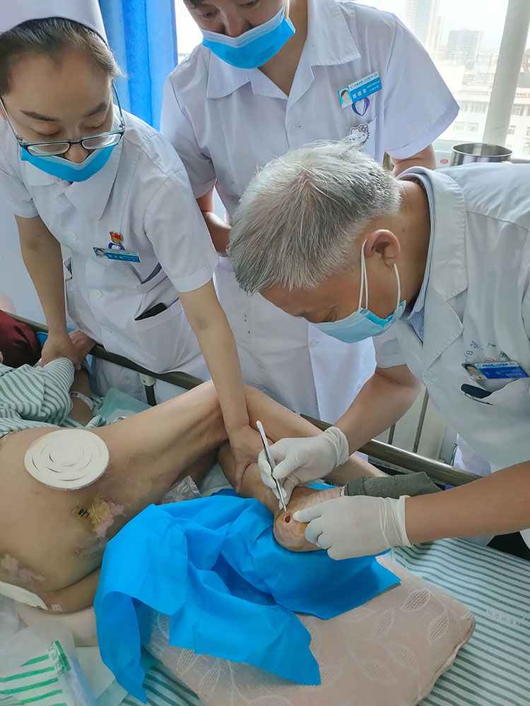 风险久久久久久亚洲精品影院