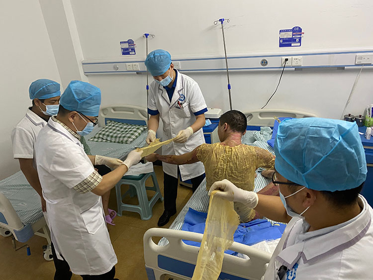 风险久久久久久亚洲精品影院