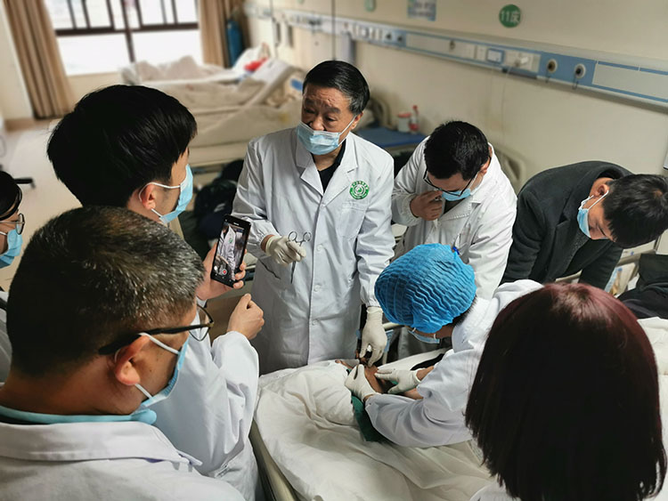 风险久久久久久亚洲精品影院