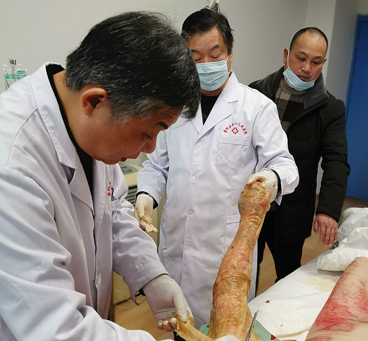 风险久久久久久亚洲精品影院