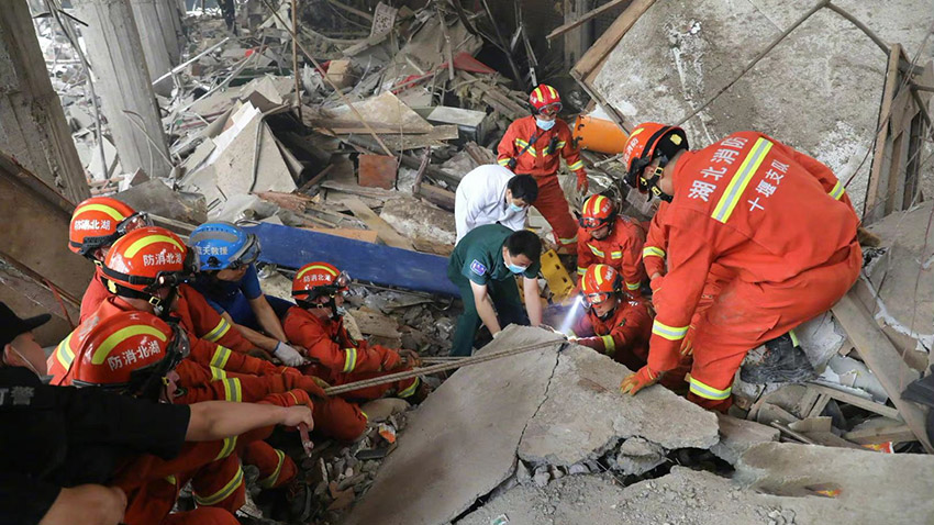 风险久久久久久亚洲精品影院