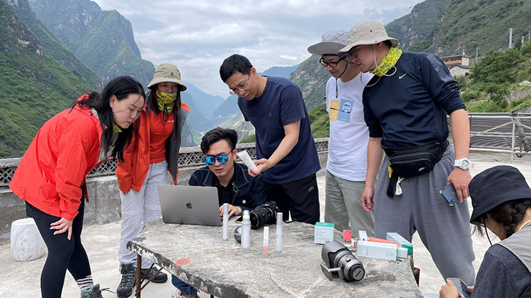 风险久久久久久亚洲精品影院