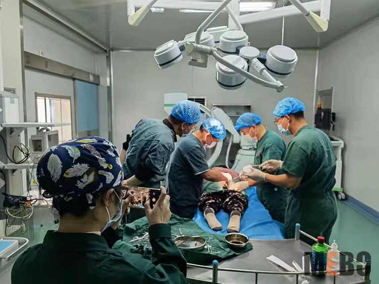 风险久久久久久亚洲精品影院