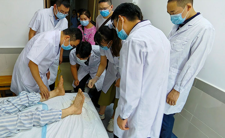 风险久久久久久亚洲精品影院