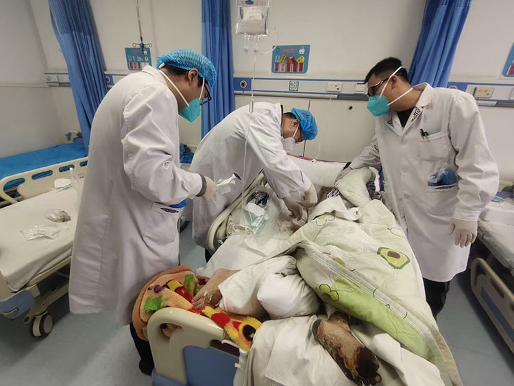 风险久久久久久亚洲精品影院