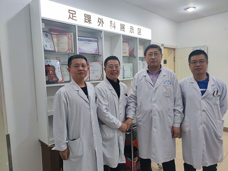 风险久久久久久亚洲精品影院