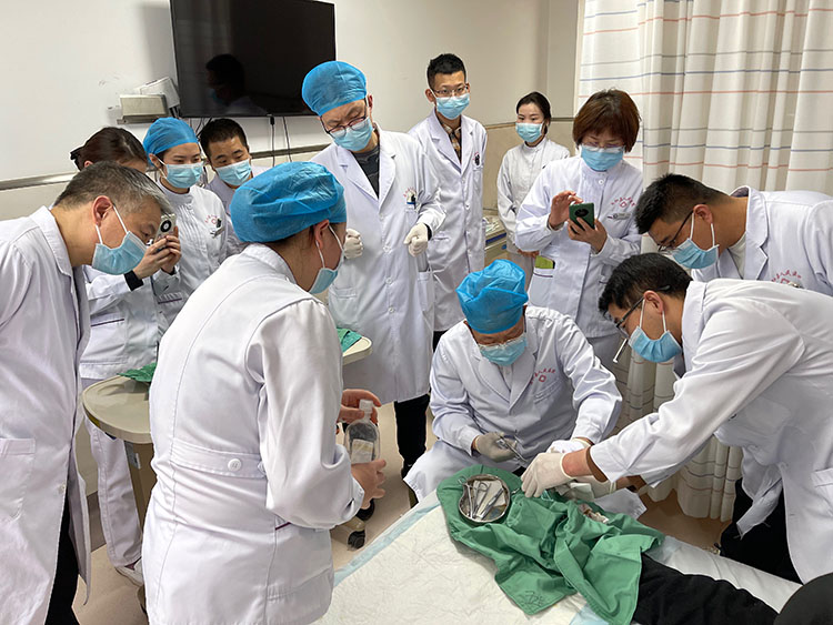 风险久久久久久亚洲精品影院