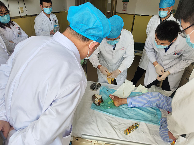 风险久久久久久亚洲精品影院