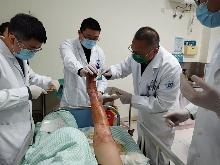 风险久久久久久亚洲精品影院