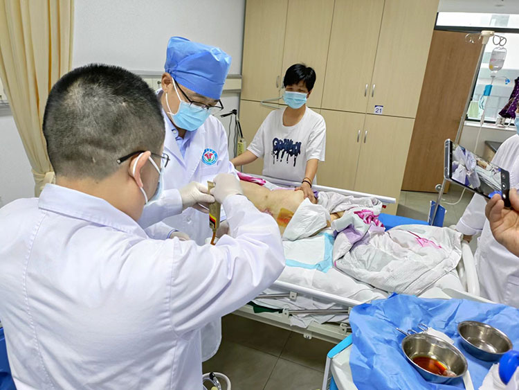 风险久久久久久亚洲精品影院