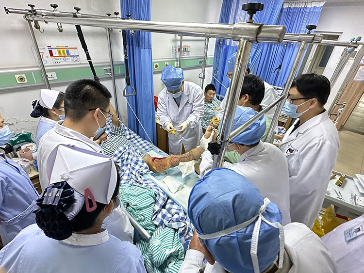 风险久久久久久亚洲精品影院