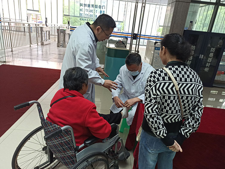 风险久久久久久亚洲精品影院