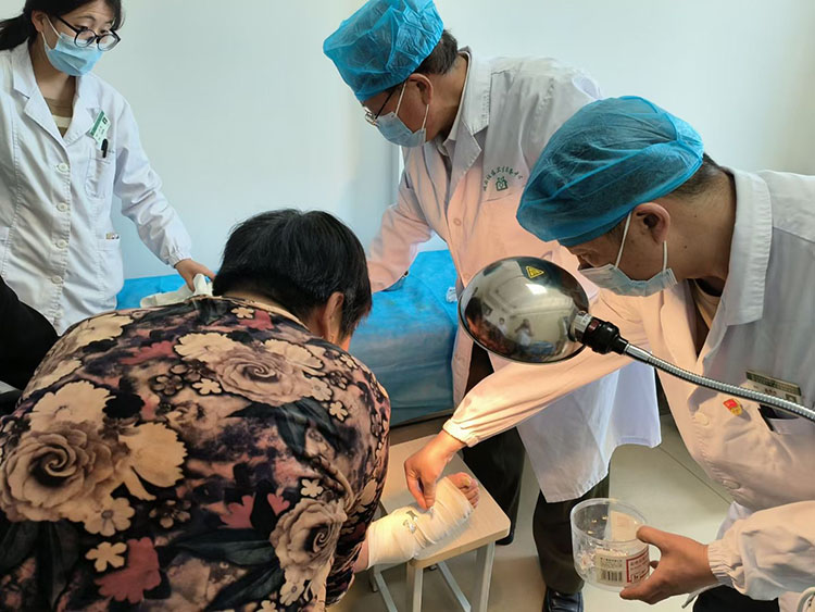 风险久久久久久亚洲精品影院