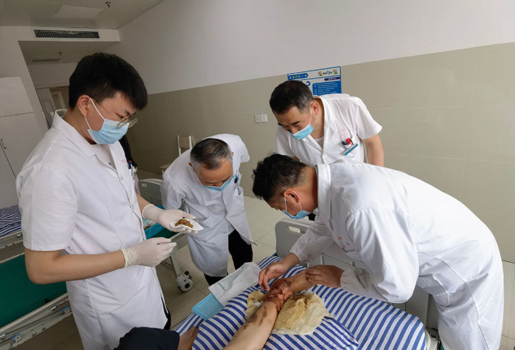 风险久久久久久亚洲精品影院