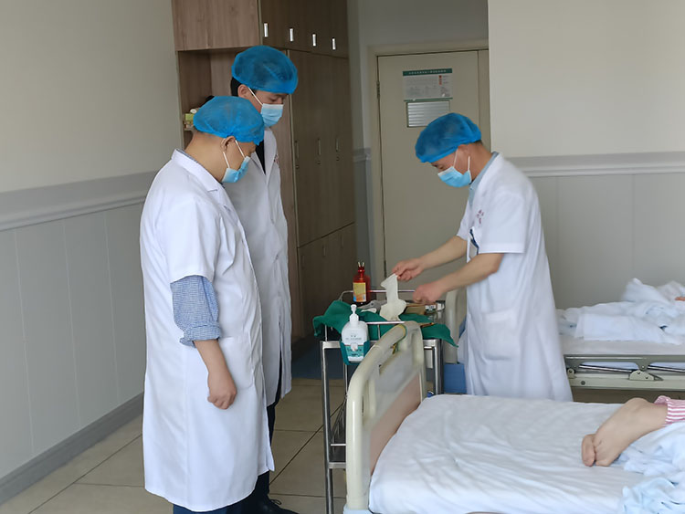 风险久久久久久亚洲精品影院