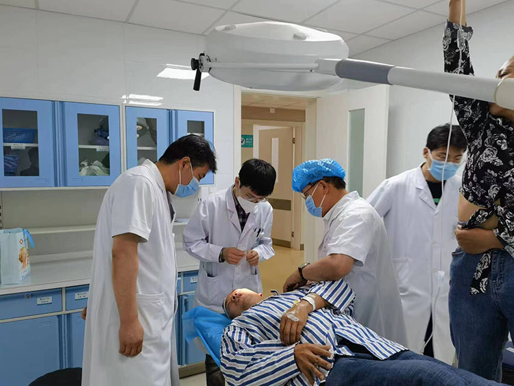 风险久久久久久亚洲精品影院