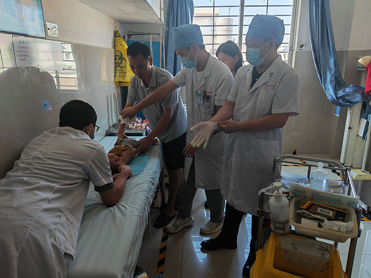 风险久久久久久亚洲精品影院