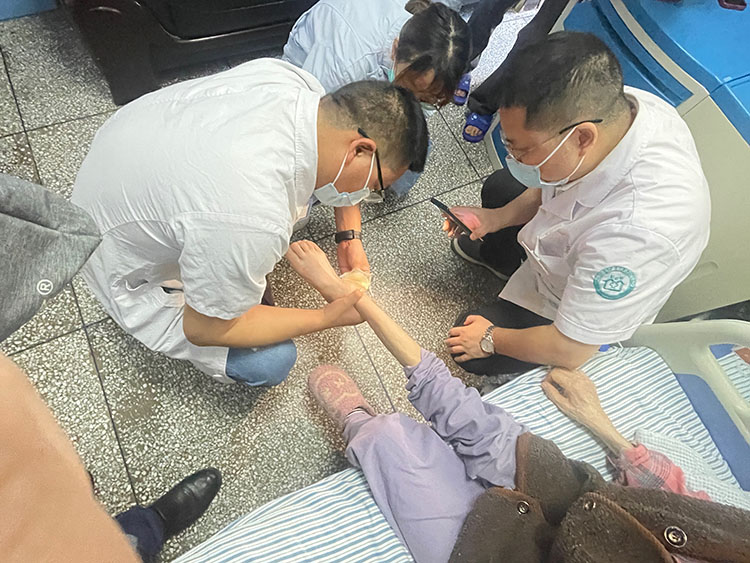 风险久久久久久亚洲精品影院