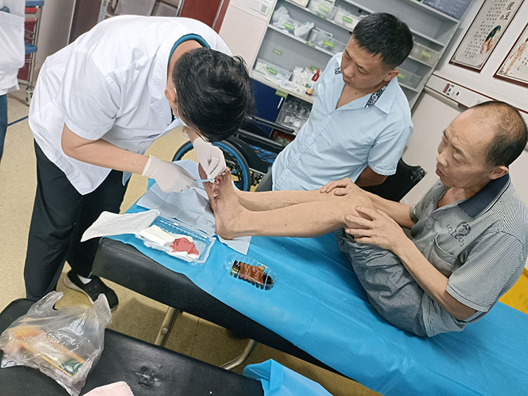 风险久久久久久亚洲精品影院