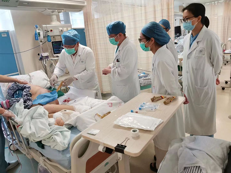 风险久久久久久亚洲精品影院