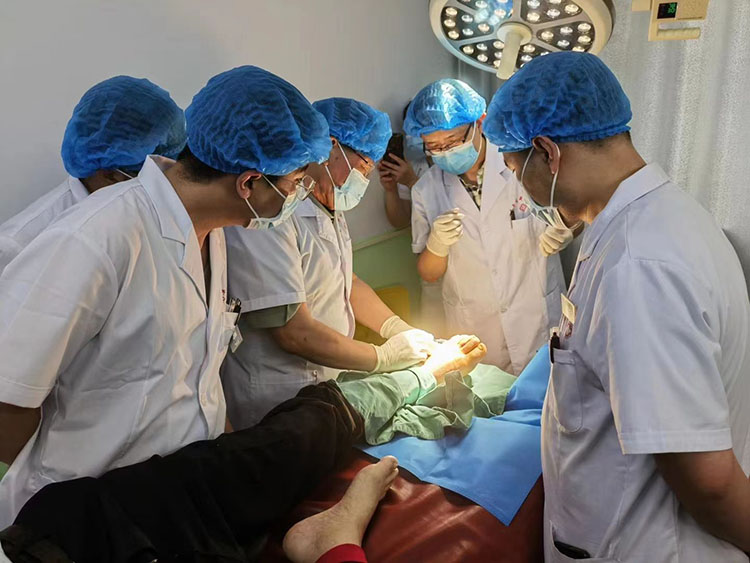 风险久久久久久亚洲精品影院