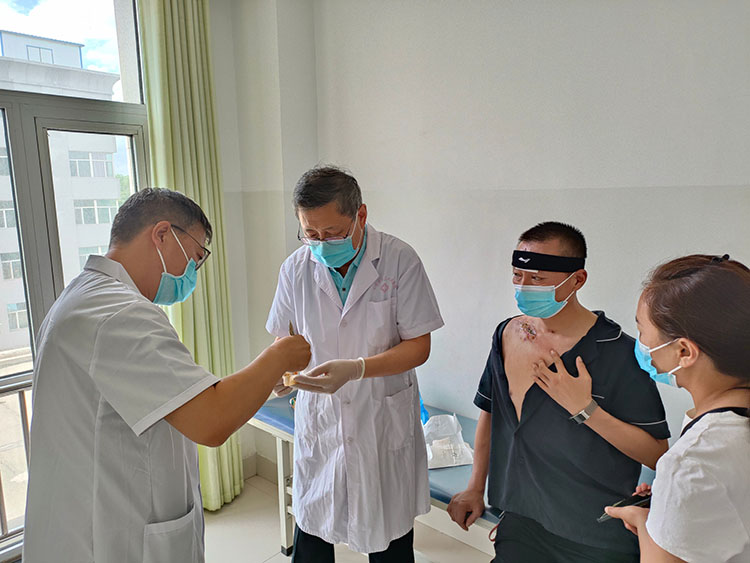 风险久久久久久亚洲精品影院