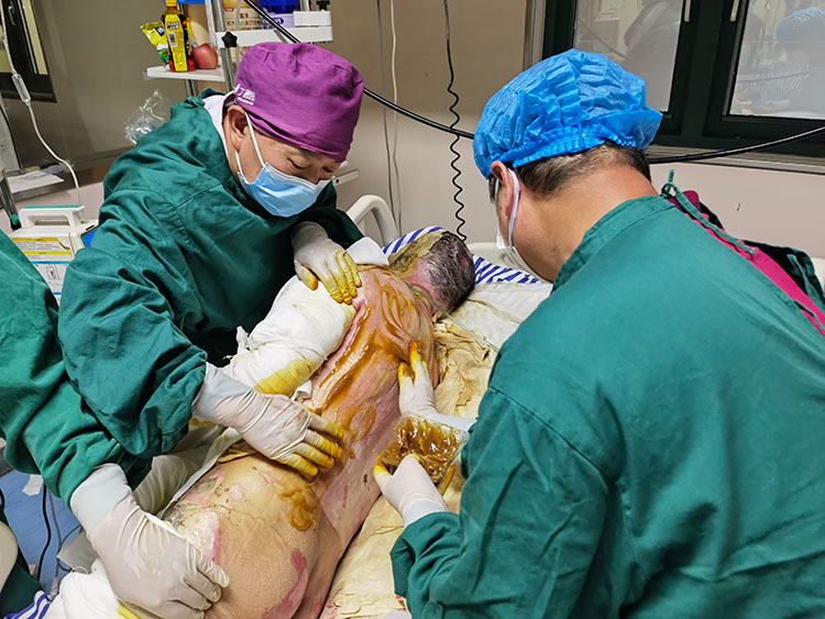 风险久久久久久亚洲精品影院