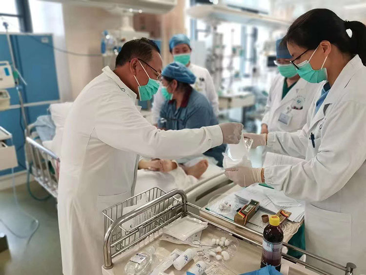 风险久久久久久亚洲精品影院