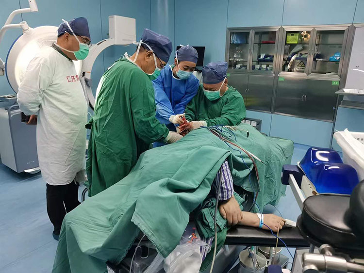 风险久久久久久亚洲精品影院