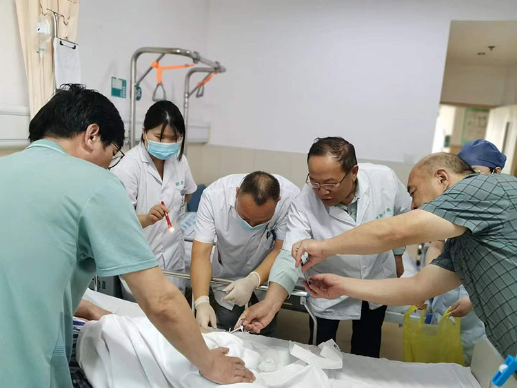 风险久久久久久亚洲精品影院