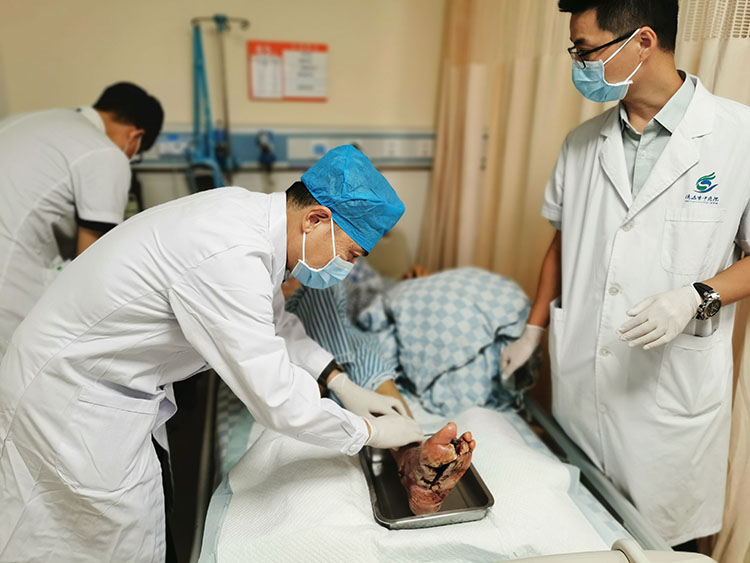 风险久久久久久亚洲精品影院