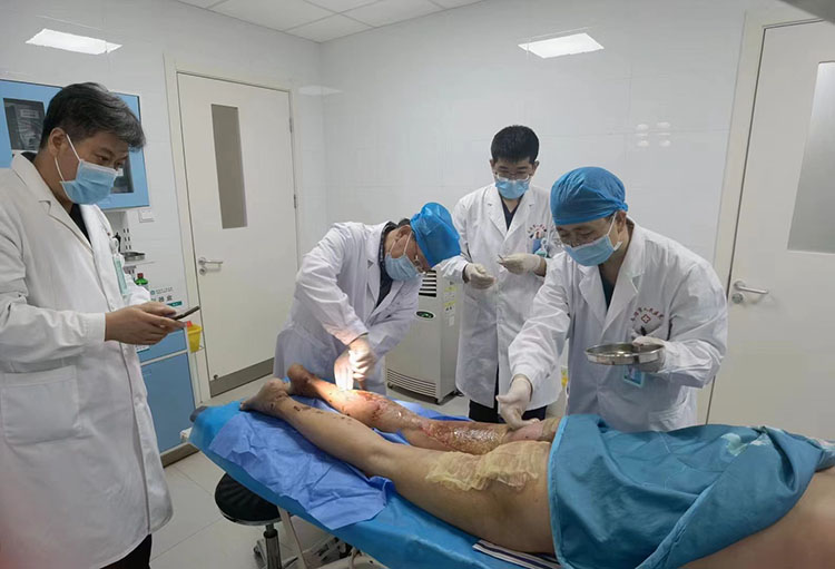 风险久久久久久亚洲精品影院