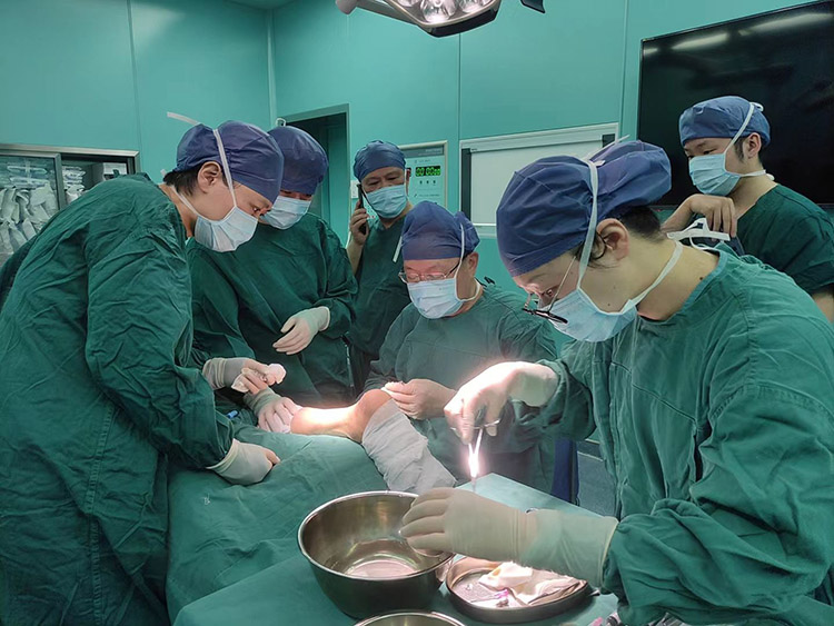 风险久久久久久亚洲精品影院