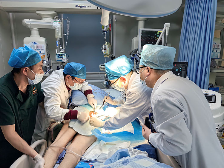 风险久久久久久亚洲精品影院