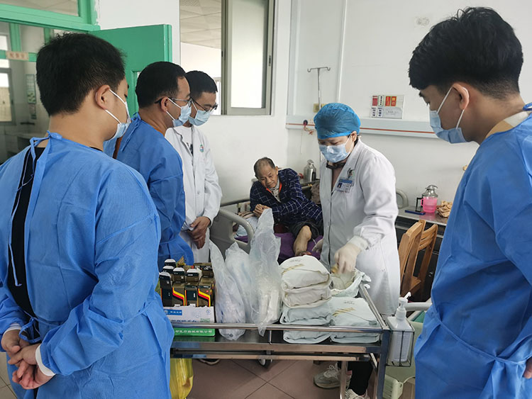 风险久久久久久亚洲精品影院