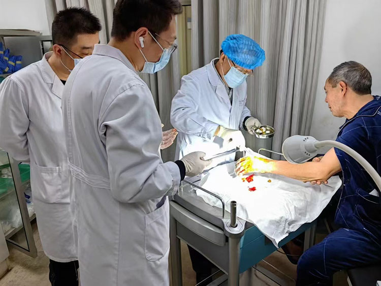 风险久久久久久亚洲精品影院