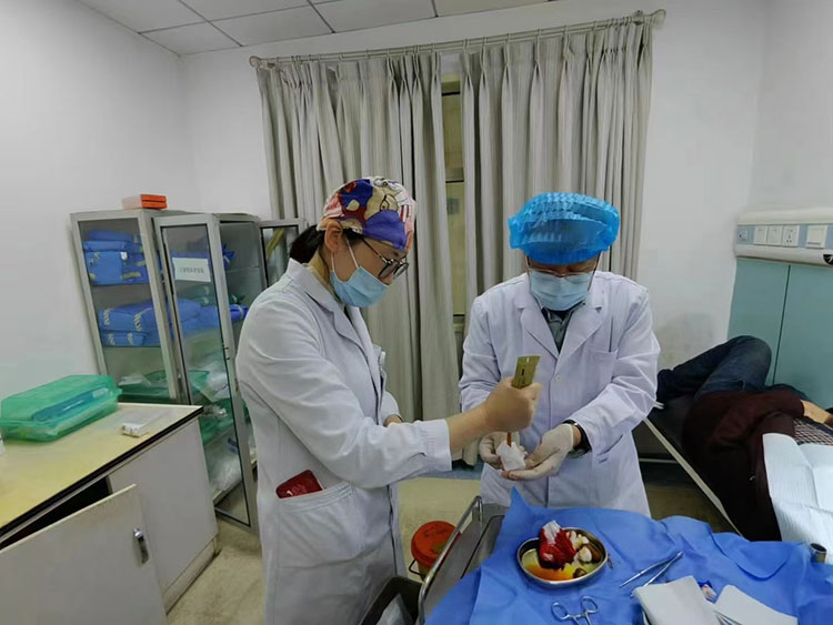 风险久久久久久亚洲精品影院