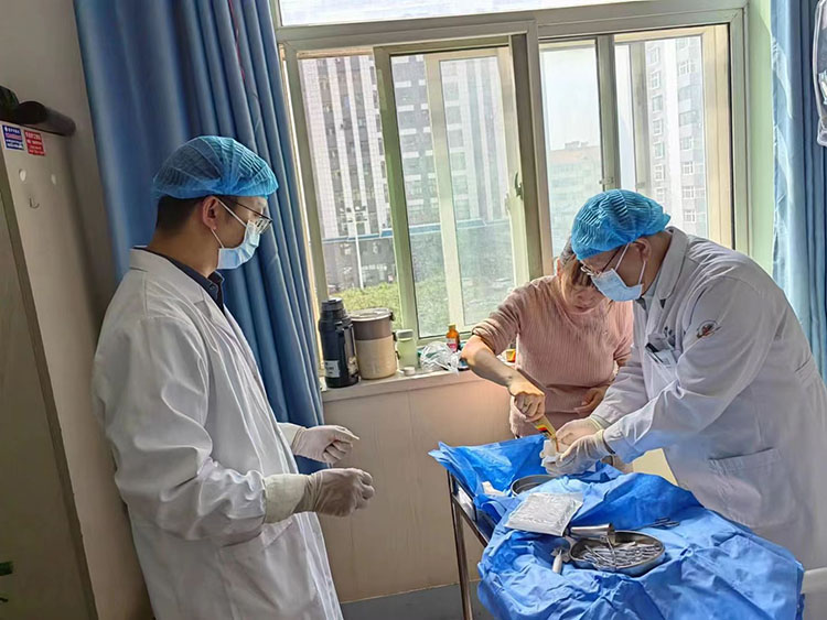 风险久久久久久亚洲精品影院