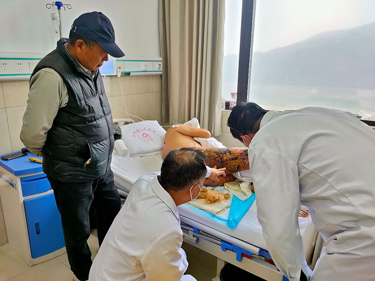 风险久久久久久亚洲精品影院