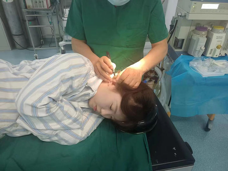 风险久久久久久亚洲精品影院