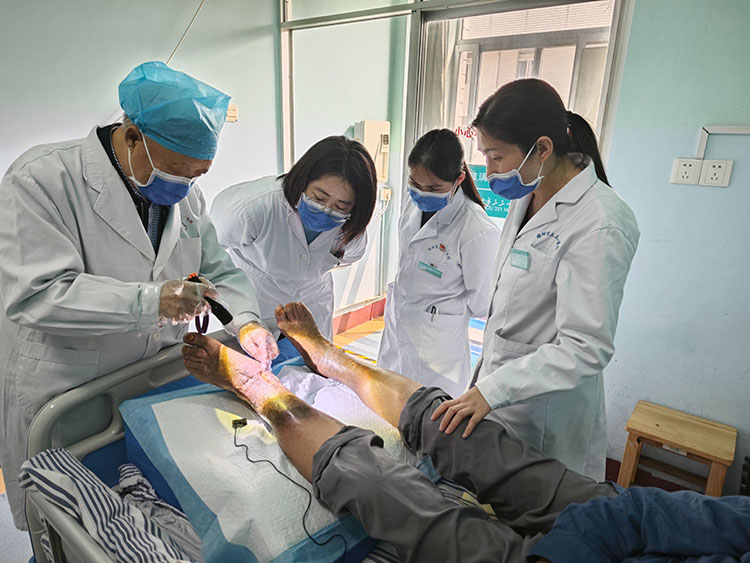 风险久久久久久亚洲精品影院