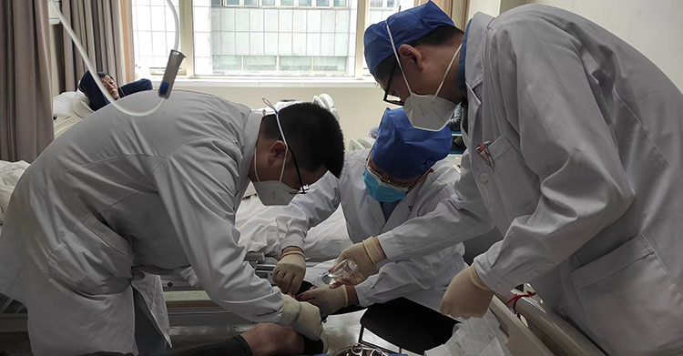 风险久久久久久亚洲精品影院