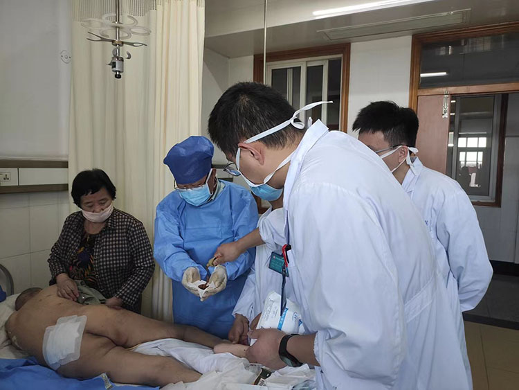 风险久久久久久亚洲精品影院