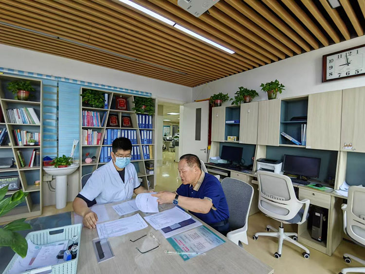 风险久久久久久亚洲精品影院