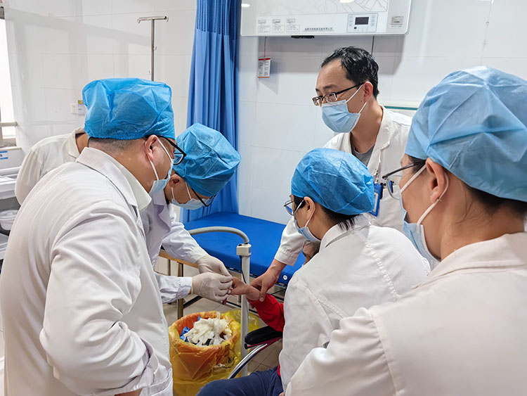 风险久久久久久亚洲精品影院